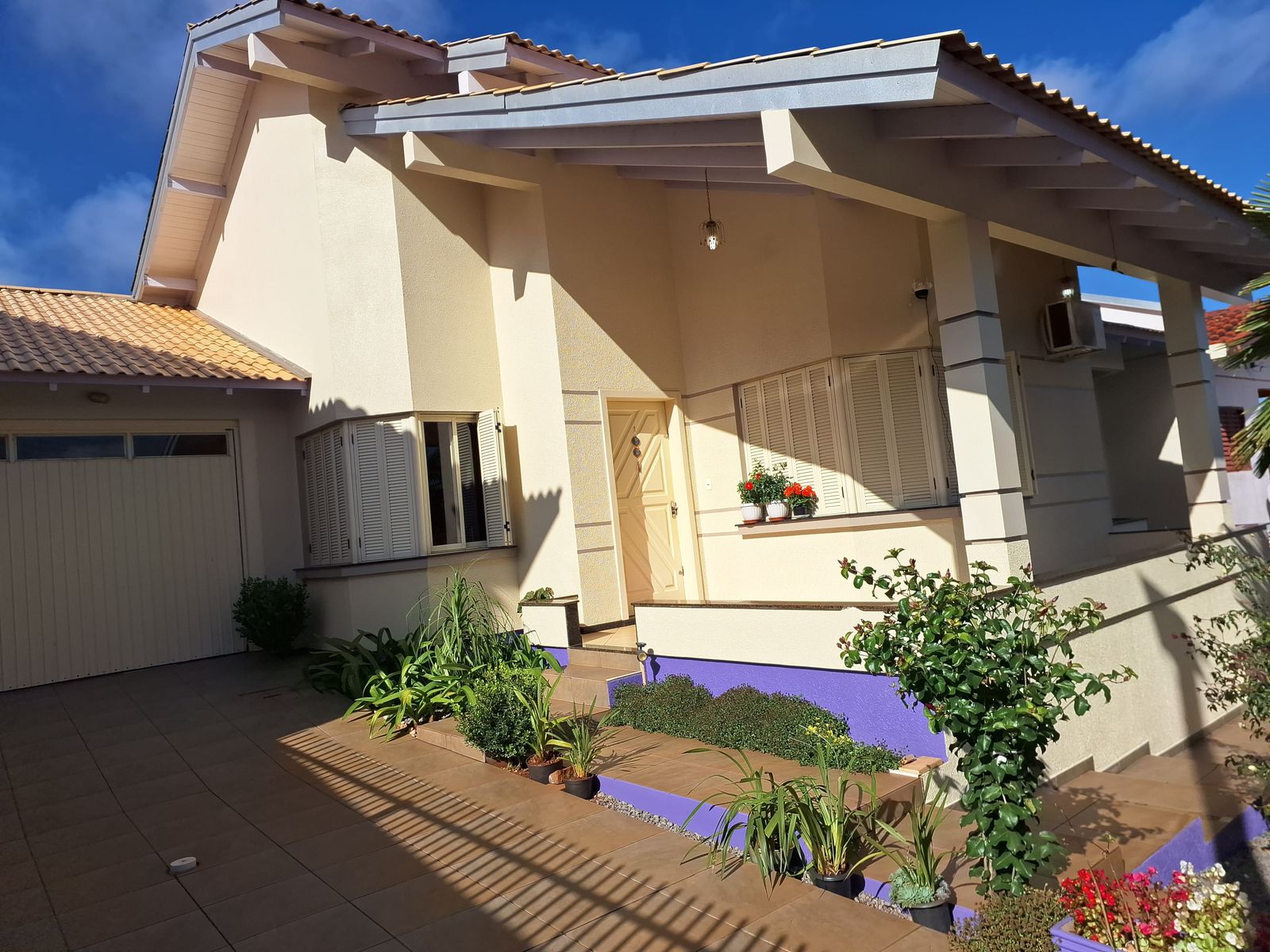 Terreno com casa e pavilhão